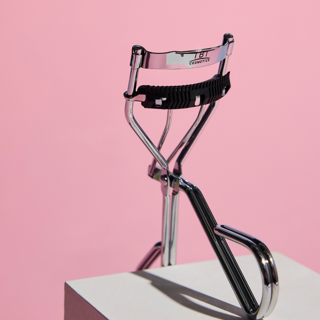 2 In 1 Lash Curler with Built-In Comb