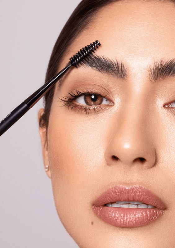 What Is the Best Eyebrow Growth Serum for Fuller Brows?